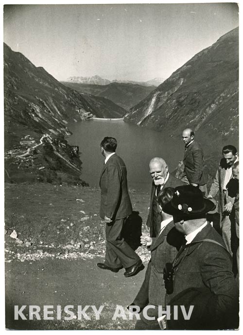 Bundespräsident Theodor Körner bei der Gleichenfeier des Kraftwerks Kaprun (errichtet 1944-54), 1952.