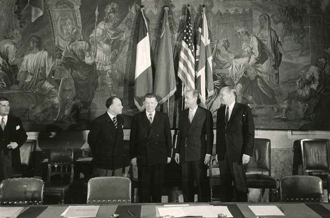 Die letzte Sitzung des Alliierten Rates am 27.7.1955 – mit diesem Tag tritt die Souveränität Österreichs in Kraft. Hochkommissare Seydoux, Iljitschow, Penfield, Wallinger Die letzte Sitzung des Alliierten Rates am 27.7.1955 – mit diesem Tag tritt die Souveränität Österreichs in Kraft. Hochkommissare Seydoux, Iljitschow, Penfield, Wallinger