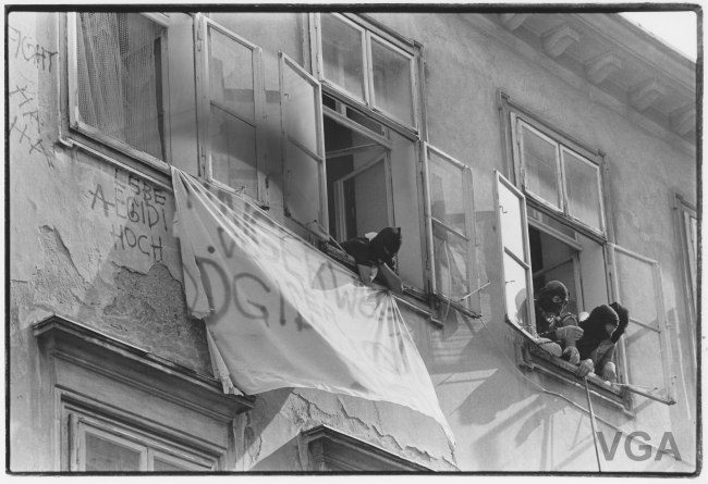 HausbesetzerInnen in der Aegidigasse in Wien im August 1988