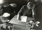Anneliese Albrecht begann 1954 als Redakteurin im "Vorwärts"-Verlag und war von 1967–1979 Chefredakteurin der sozialdemokratischen Frauenzeitschrift "Die Frau".