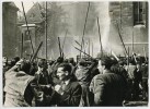 September 1950: Schwere Unruhen am Minoritenplatz. Sicherheitskräfte gehen mit Wasserwerfern gegen Demonstranten vor, die das 4. Lohn- und Preisabkommen ablehnen.