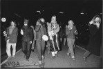 TeilnehmerInnen der Opernballdemo in Wien im Februar 1990